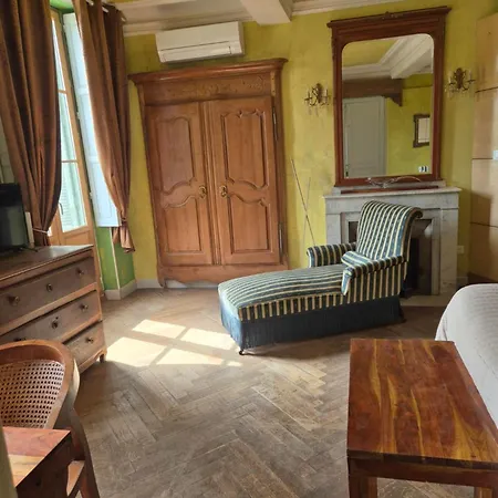 D'hote Vitrail Bed & Breakfast 3*
